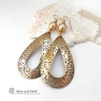 These gold brass hoop earrings have an intricate hand stamped texture and are accented with gold freshwater pearls. Big and bold, these earrings are a real statement piece and would be perfect for any occasion. 
